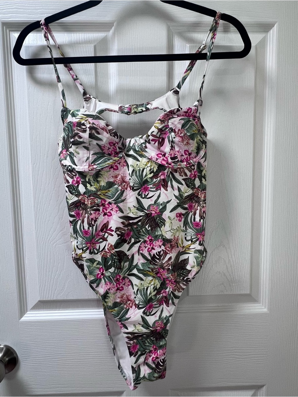 Victoria's Secret One-Piece Swimsuit Tropical Resort Cups Low Back Size M